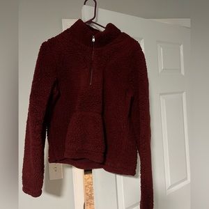 size L hollister half zip sherpa with pullover color MAROON